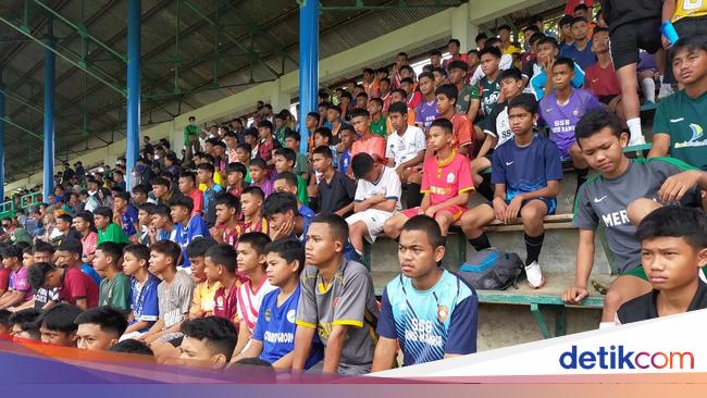 akademi-psm-makassar-kembali-melakukan-seleksei-terhadap-126-bakat-muda-berusia-18-dan-16-tahun-detiksulselibnu-munsir_169.jpeg