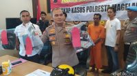 pelaku-perampasan-sepeda-motor-milik-driver-ojol-yang-ditangkap-reskrim-polresta-magelang-dihadirkan-dalam-jumpa-pers-kamis-25-2_169.jpeg