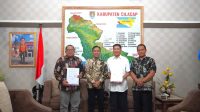 Penyerahan bantuan CSR Program Keberlanjutan Penuntasan Kemiskinan (PKPK)