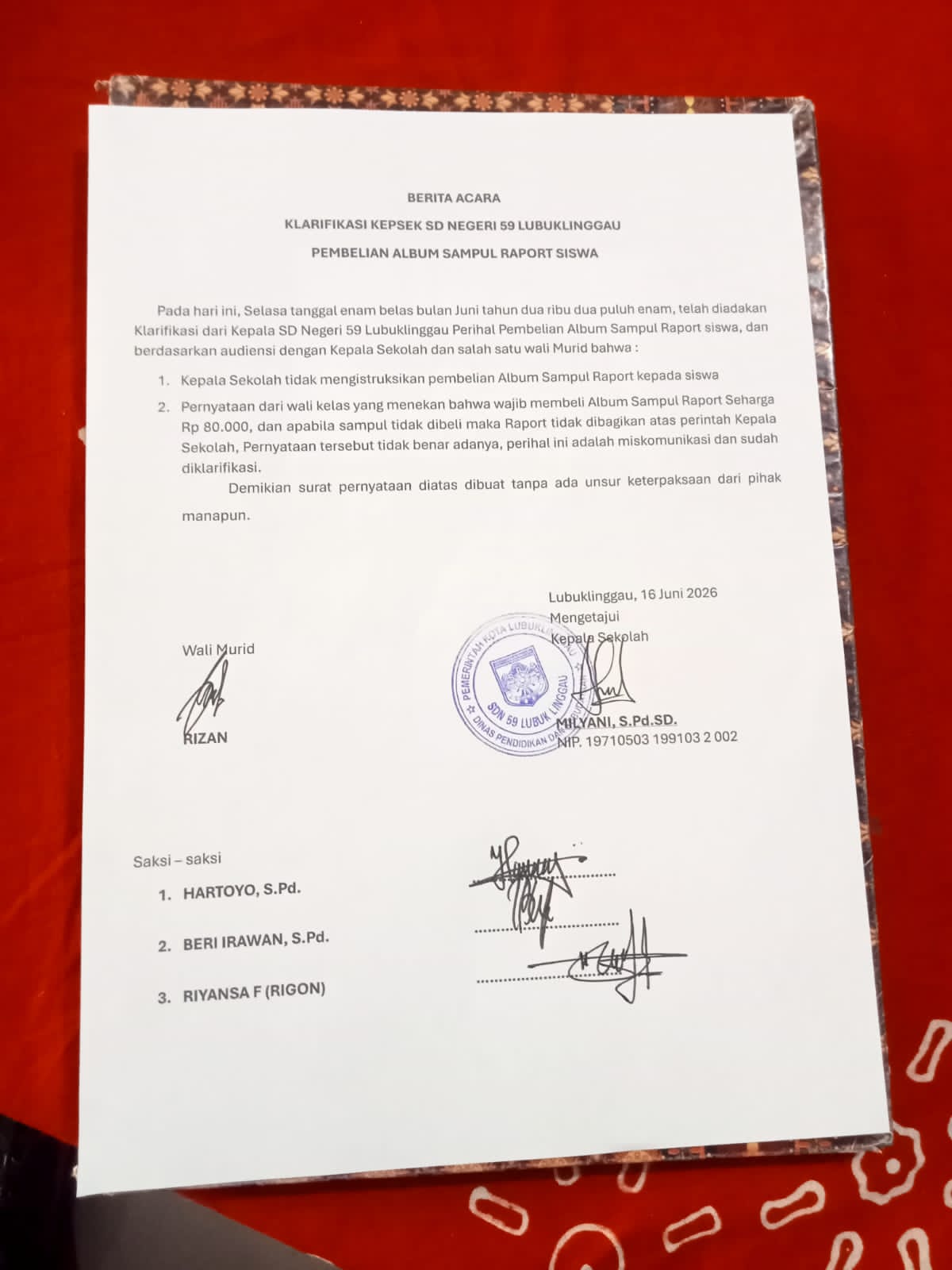 "terkait-adanya-paksaan-untuk-pembelian-sampul-raport-siswa-berikut-klarifikasi-kepala-sekolah-dasar-59-kota-lubuklinggau"